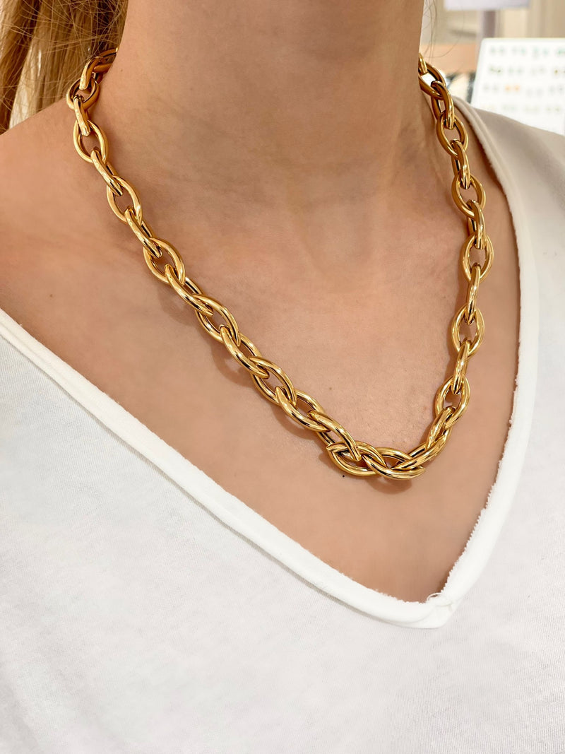 ALMOND SHORT CHAIN NECKLACE